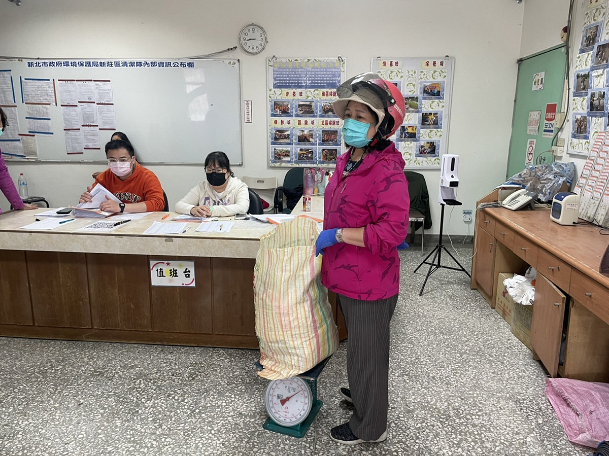 新莊區李小姐2021年度獲得第2名撕小廣告達人，已連續兩年獲得達人第2名殊榮。