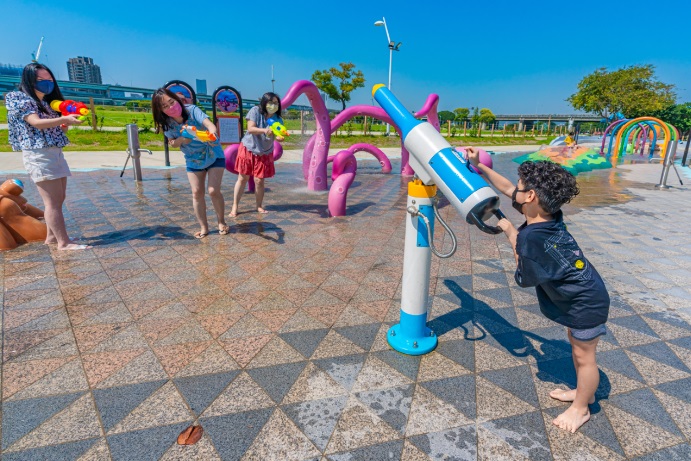 新北大都會公園4月3日開放以台灣海洋生物為主題的「海世界水樂園」。 圖：新北市水利局提供