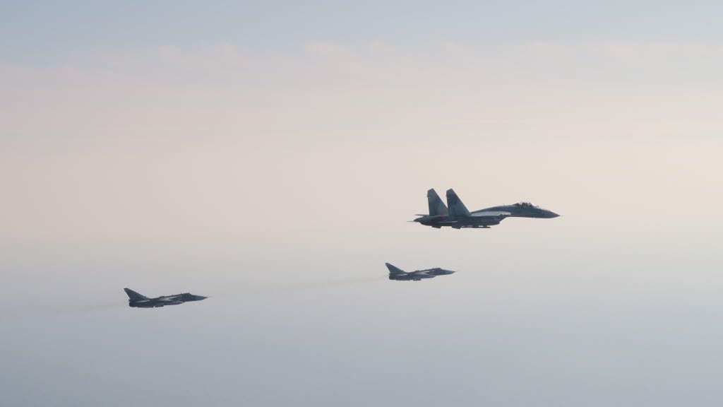 29日，俄軍飛機侵犯瑞典領空。(圖為3月2日侵犯瑞典領空的俄軍SU-27和兩架俄羅斯SU-24，資料照片) 圖：翻攝瑞典國防軍臉書