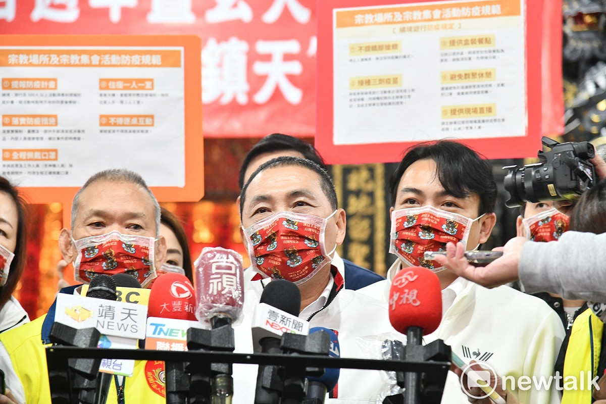 侯友宜說明板橋區海山國小有學童確診，該班級停課10天。 圖：林昀真／攝