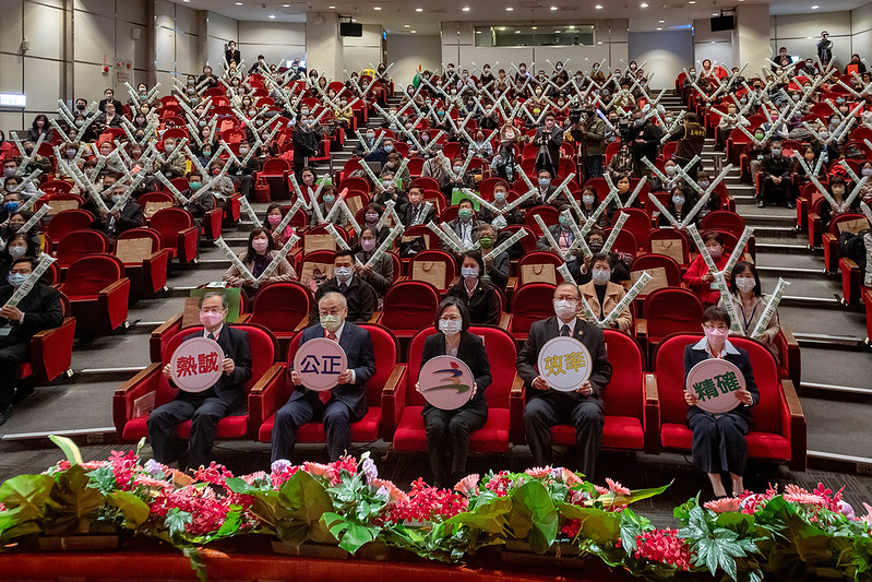 蔡英文總統說，今天（4/1）主計節的慶祝活動中有許多創意的巧思，讓她對主計同仁的印象大幅改觀。 圖：總統府提供