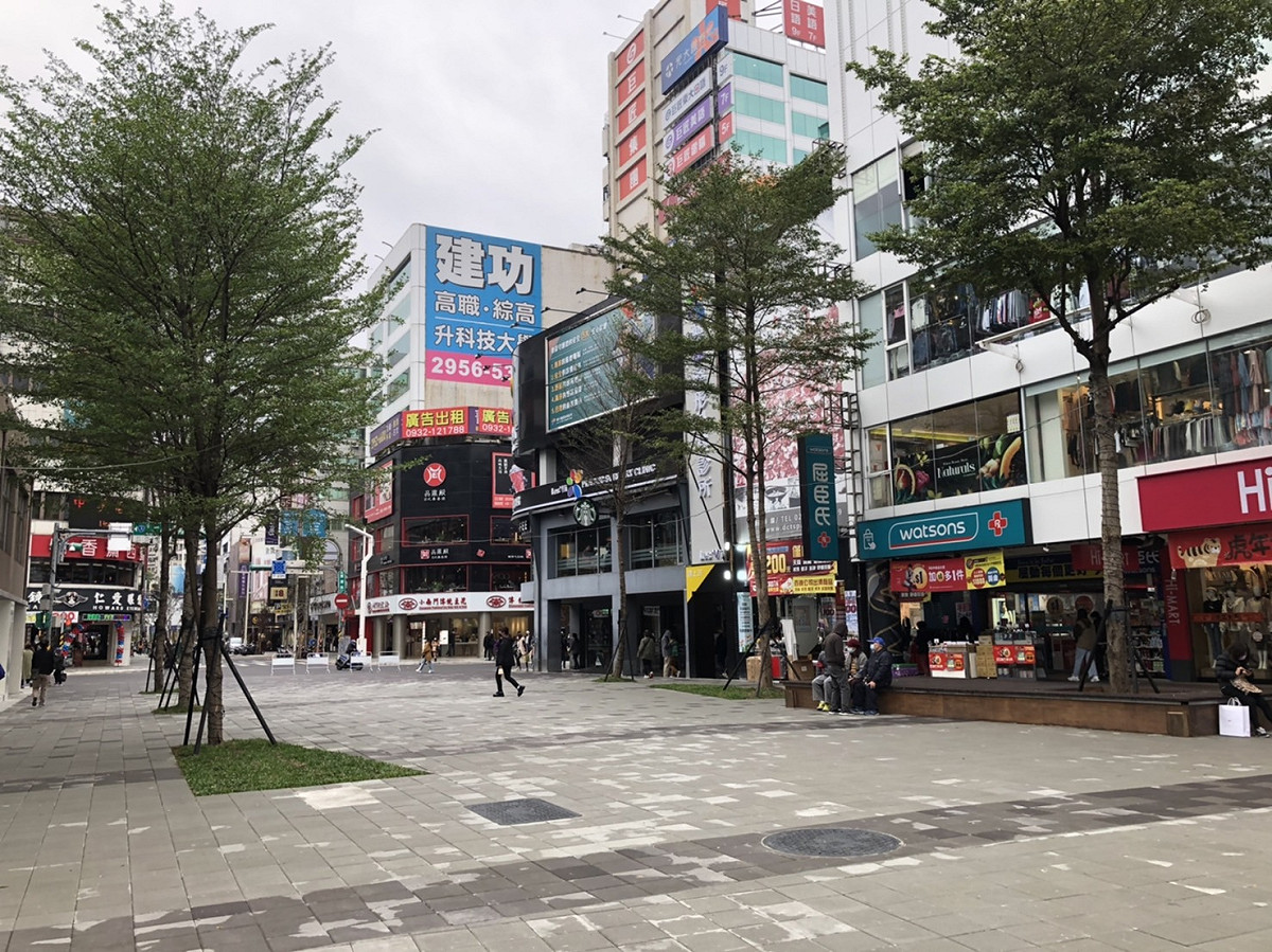 府中商圈將結合商圈街區營造計畫，搭配周邊特色景點與街區，推廣「府中雙城」城市願景，發展多元文化產業價值，協助店家轉型升級。 圖：新北市經發局提供