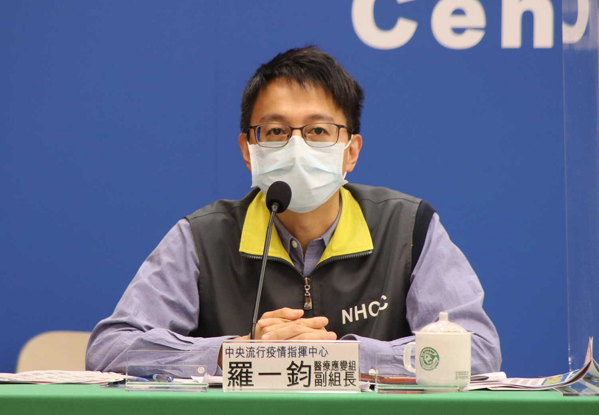 日前疫情指揮中心醫療應變組副組長羅一鈞因「忙到沒時間洗衣服」向陳時中請假引發熱議。