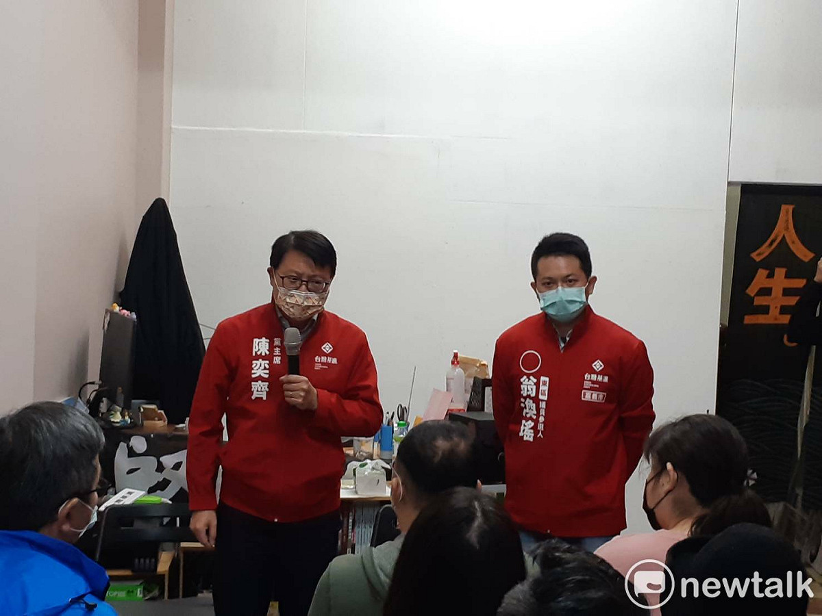 陳奕齊與翁渙瑤宣佈將積極投入2022年嘉義市議員選戰。 圖：蔡坤龍/攝