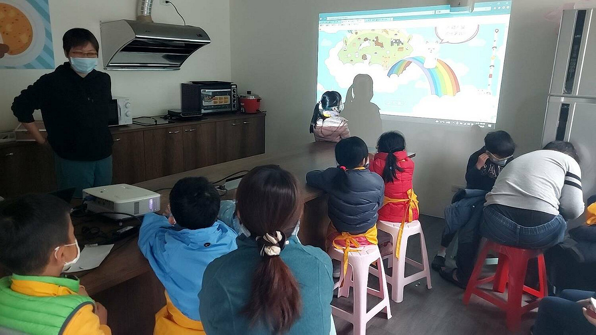 「我想有個真正的家」林憶珊執行長導讀課程導讀。 圖：新北市動保處提供