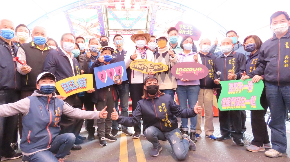 新北市長侯友宜與現場來賓合照。 圖：新北市文化局提供