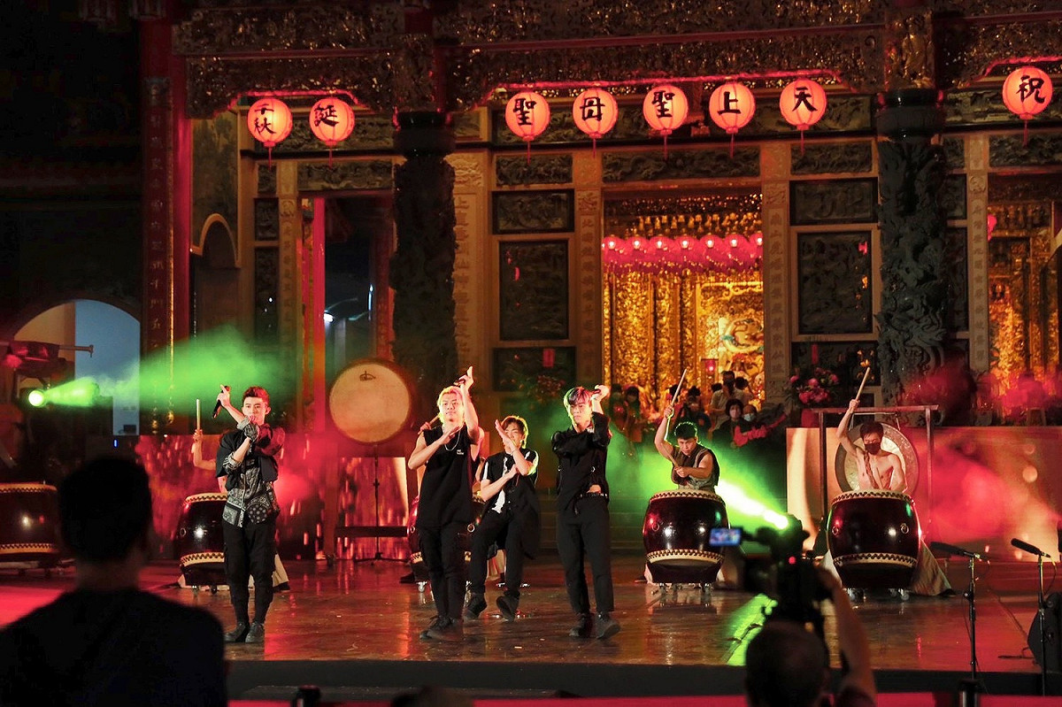 B.T.O.D與十鼓聯手演出主題曲《宋江大好》。 圖:高雄市觀光局提供