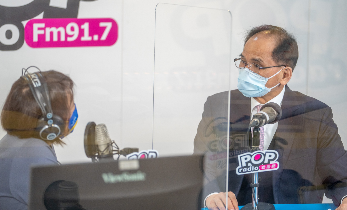 游錫堃今天接受廣播節目「POP搶先爆」專訪。 圖:游錫堃辦公室提供