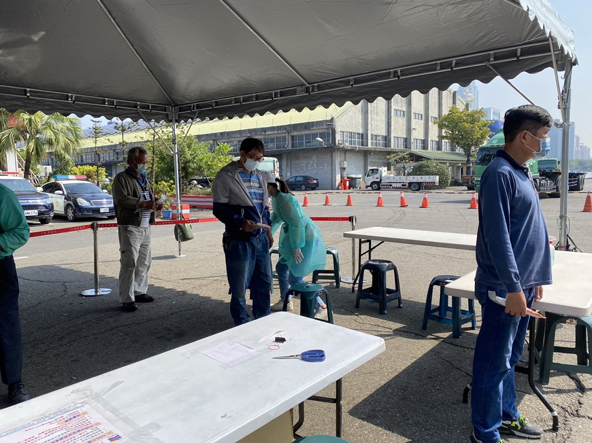 高雄港務分公司表示，截至今日中午港區已有逾萬人快篩，結果都為陰性。 圖：高雄港務分公司／提供