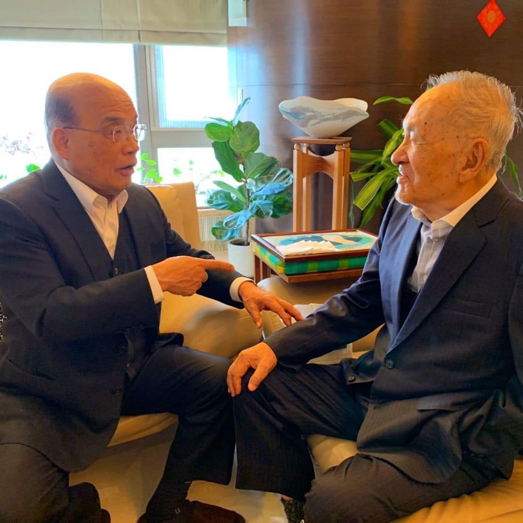行政院長蘇貞昌今（8）日在臉書po出去年228當天，他曾去探視彭明敏的照片。 圖：擷自蘇貞昌臉書