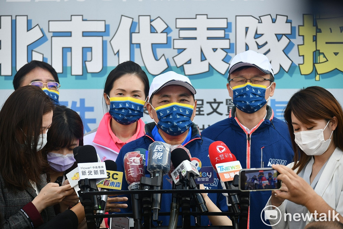 有關停課標準，侯友宜建議中央先與地方溝通後再定案。 圖：林昀真／攝