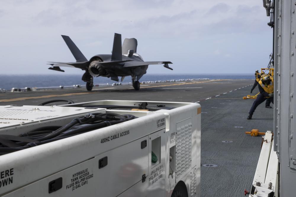美國海軍「美利堅級」兩棲突擊艦「的黎波里號(LHA-7)」進行「閃電航母」概念驗證。 圖：翻攝U.S. 3rd Fleet推特