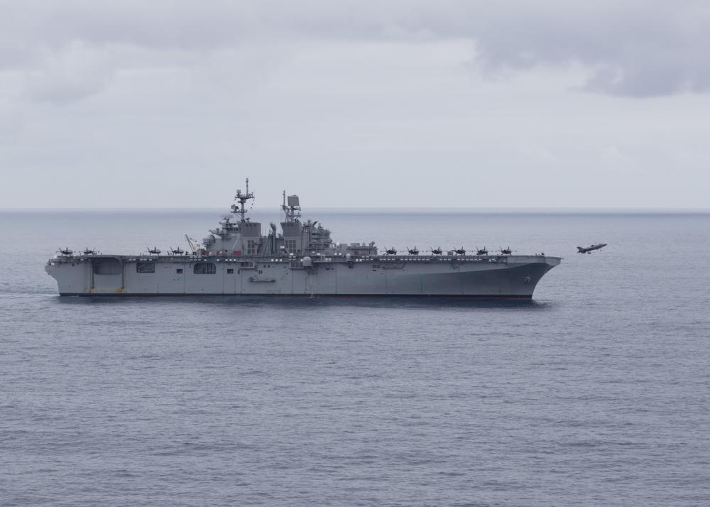 美國海軍「美利堅級」兩棲突擊艦「的黎波里號(LHA-7)」進行「閃電航母」概念驗證。 圖：翻攝U.S. 3rd Fleet推特