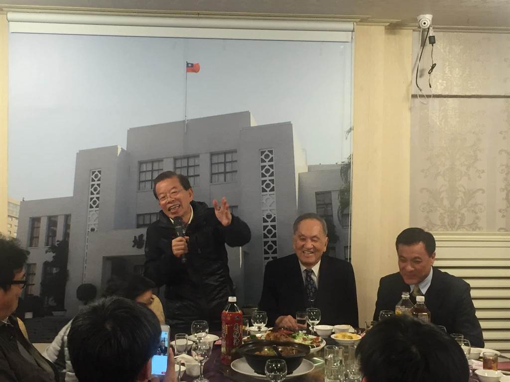彭明敏8日清晨辭世，謝長廷悲傷不已，暫時停下工作，片片斷斷的回憶，也湧上心頭。 圖：翻攝謝長廷臉書