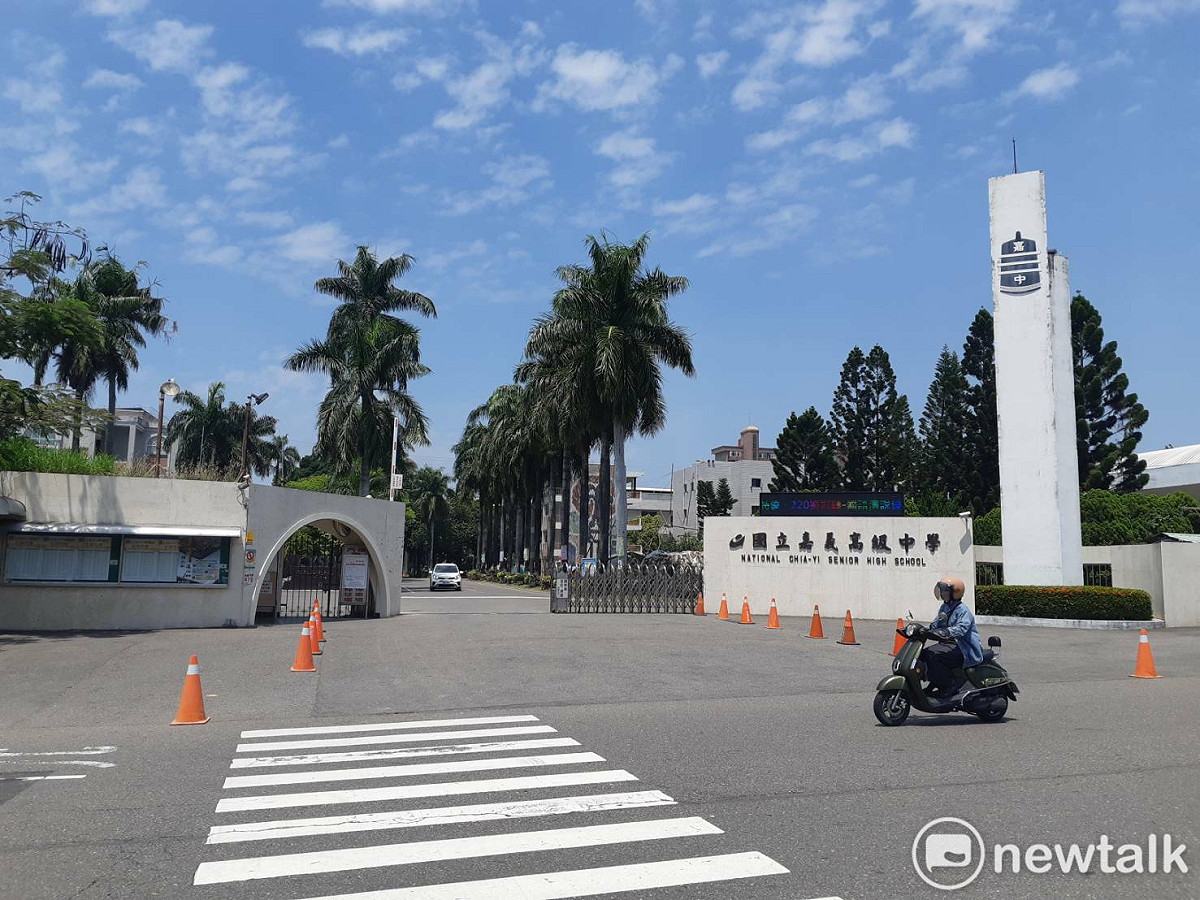 國立嘉義高中因有老師確診，宣佈停課至13日。 圖：蔡坤龍/攝