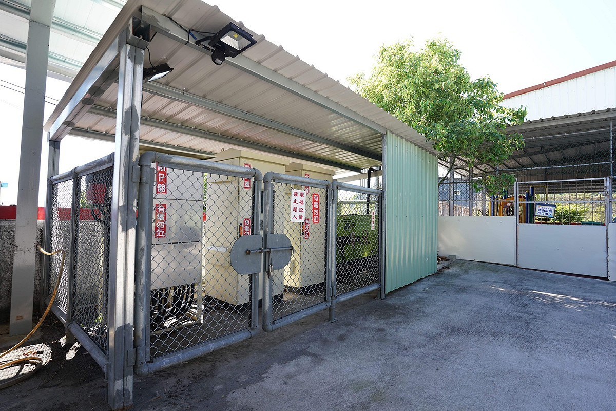 防災型微電網可透過太陽光電、儲能電池及柴油發電機供電，於災害發生時自主供電逾72小時，維持基本維生用電。 圖：台灣電力公司／提供