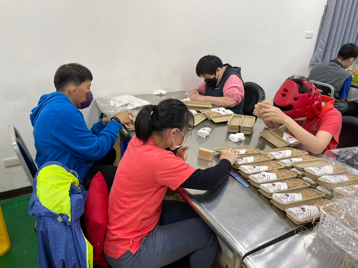 「新北庇護 購購媽媽樂」線上展售會即日起開跑，推出「3重好禮大放送」。 圖：新北市勞工局提供