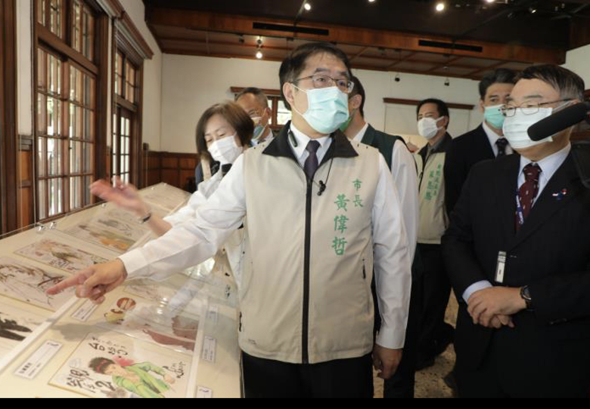 台南市長黃偉哲於今(11)日和日本台灣交流協會高雄事務所新任所長小野一彥前往參觀。 圖：台南市政府／提供