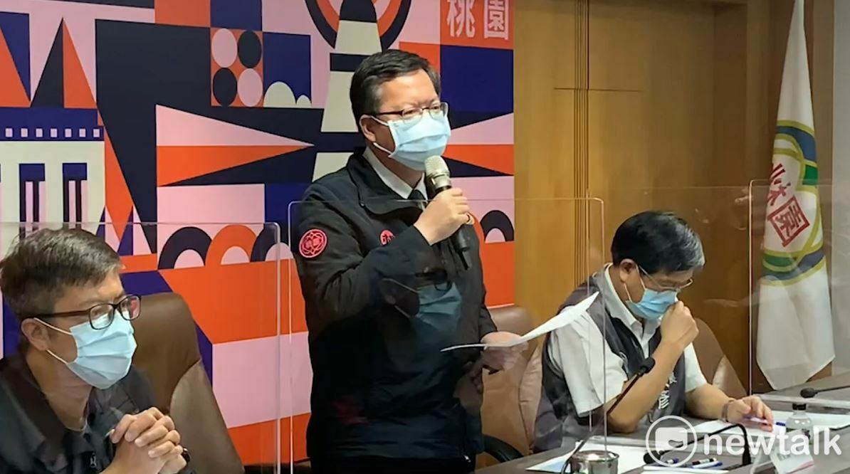 鄭文燦說明，未來有關跨縣市個案若居住地與工作地點不同者，市府將與職場同步聯合疫調，爭取疫調時效。 圖：林昀真／攝