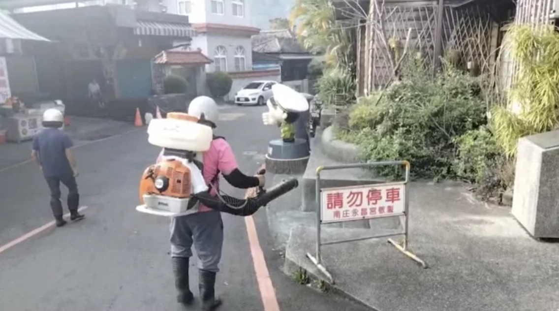 針對確診者足跡，苗栗縣政府已派人員清消。 圖：苗栗縣政府提供