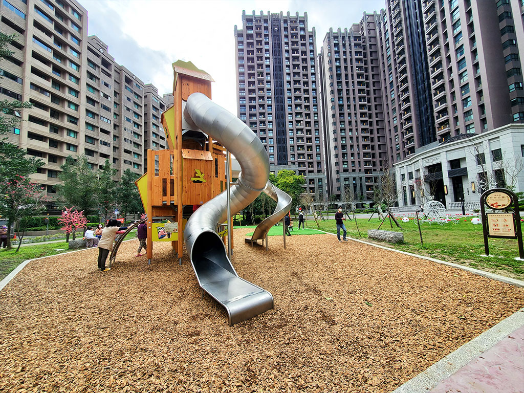 特色共融遊戲場-新店安光公園 。 圖：新北市農業局景觀處提供