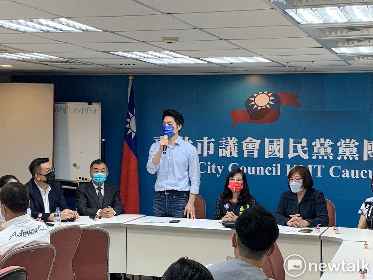 國民黨立委蔣萬安赴北市議會拜會國民黨團。 圖：周煊惠 / 攝