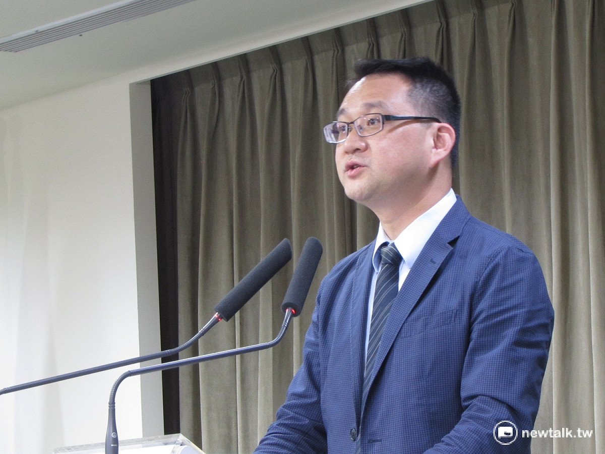 民進黨發言人阮昭雄11日表示，行政院長張善政扭曲政府過去粗暴調整課綱，並且貶抑轉型正義的說法，令人不敢恭維。 圖：新頭殼資料照片