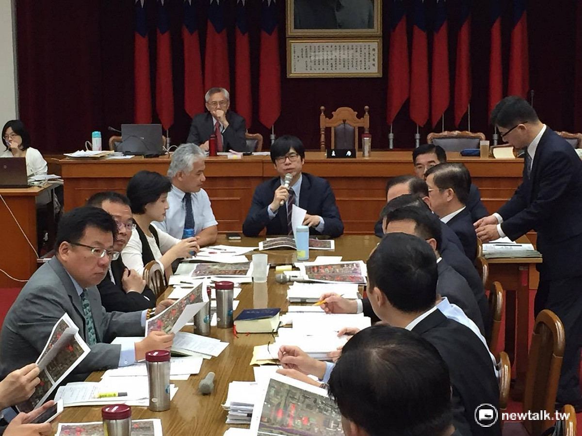 立法院內政委員會12日審議《集會遊行法》修正草案，將其修正為《集會遊行保障法》，並全面刪除罰則，真正落實「保障」人民集會結社自由。 圖：鄭佑漢/攝
