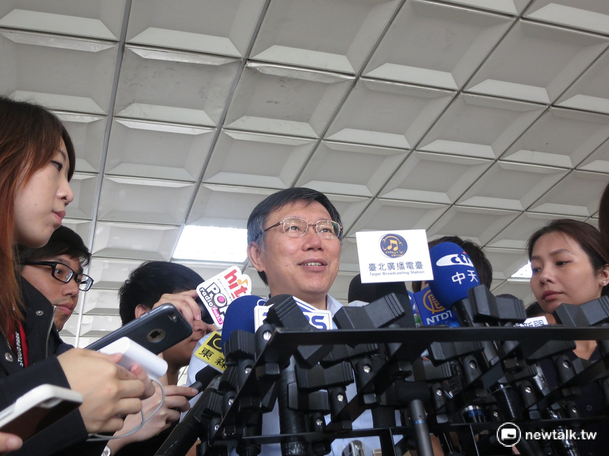 對於重陽敬老金爭議，台北市長柯文哲18日認為，應該先做出成績，再讓民眾評論。 圖：呂佳峻/攝