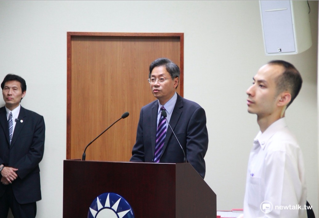 行政院長張善政18日受邀出席國民黨中常會，再次重申「數字與故事」轉換的重要性，並提到：「想知道民進黨政府執政後，是否也有相同盲點。」 圖：鄭佑漢/攝