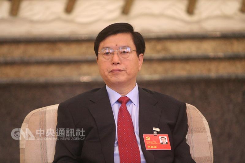 中國全國人大常委會委員長張德江19日上午於香港政府總部發表簡短談話，強調經濟是安身立命的基礎，香港不應拋棄經濟而去搞街頭政治。 圖:中央社資料照片