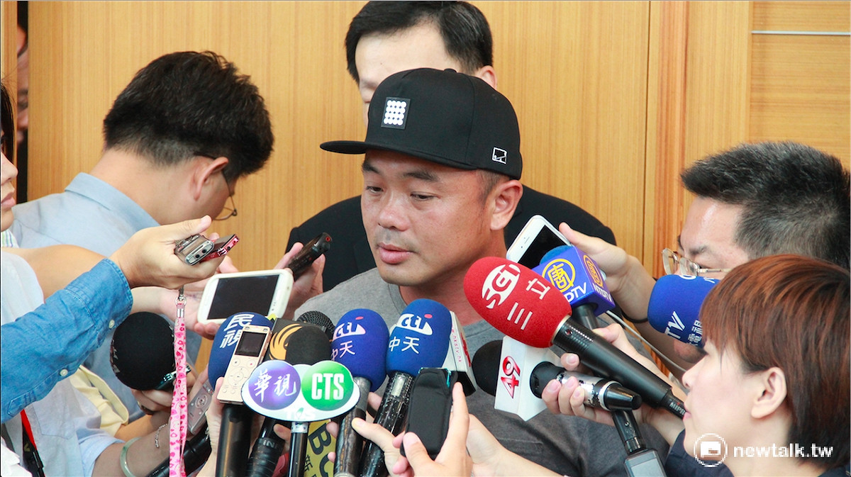 東聖吉16號船長潘建鵬25日出席國民黨中常會表示，對新政府護漁相當沒有信心，認為沖之鳥200海哩經濟海域內沒有護漁船艦，「肯定沒漁船敢靠近作業」。 圖：鄭佑漢/攝
