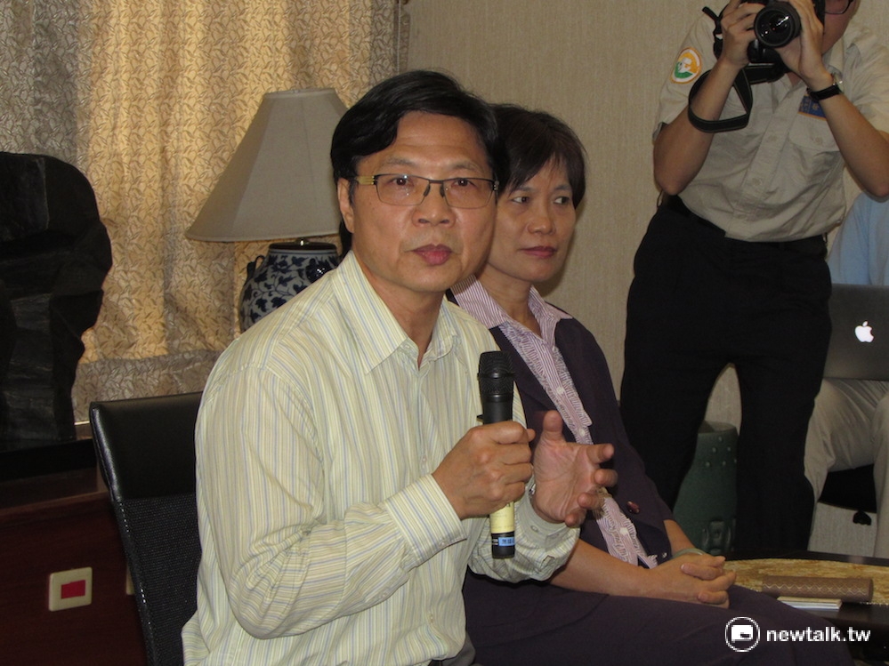 內政部長葉俊榮25日表示，提振警察士氣這是整個社會共同的責任，不應該用加薪方式，警察重視的是「奇模子」，希望工作受到人民尊重。 圖：邱珮文/攝