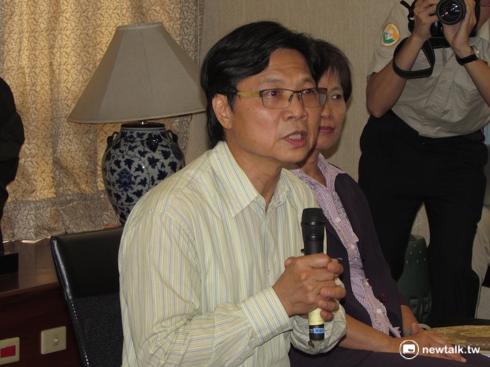 內政部長葉俊榮25日表示，從威權時期到現在的法律，對於人民團體「有點管太多」，未來要改變心態，去除許可制。 圖：邱珮文/攝