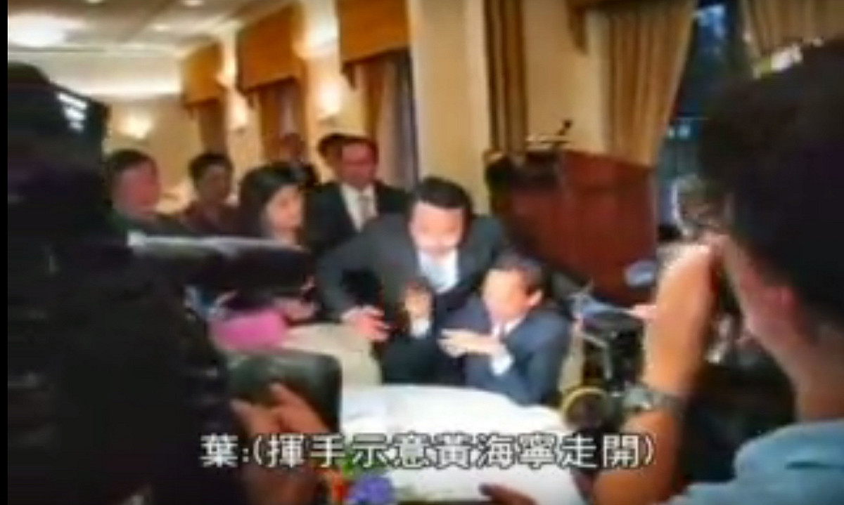 2009年留歐學生在日內瓦抗議出席WHA大會的前衛生署長葉金川。 圖：翻拍自網路