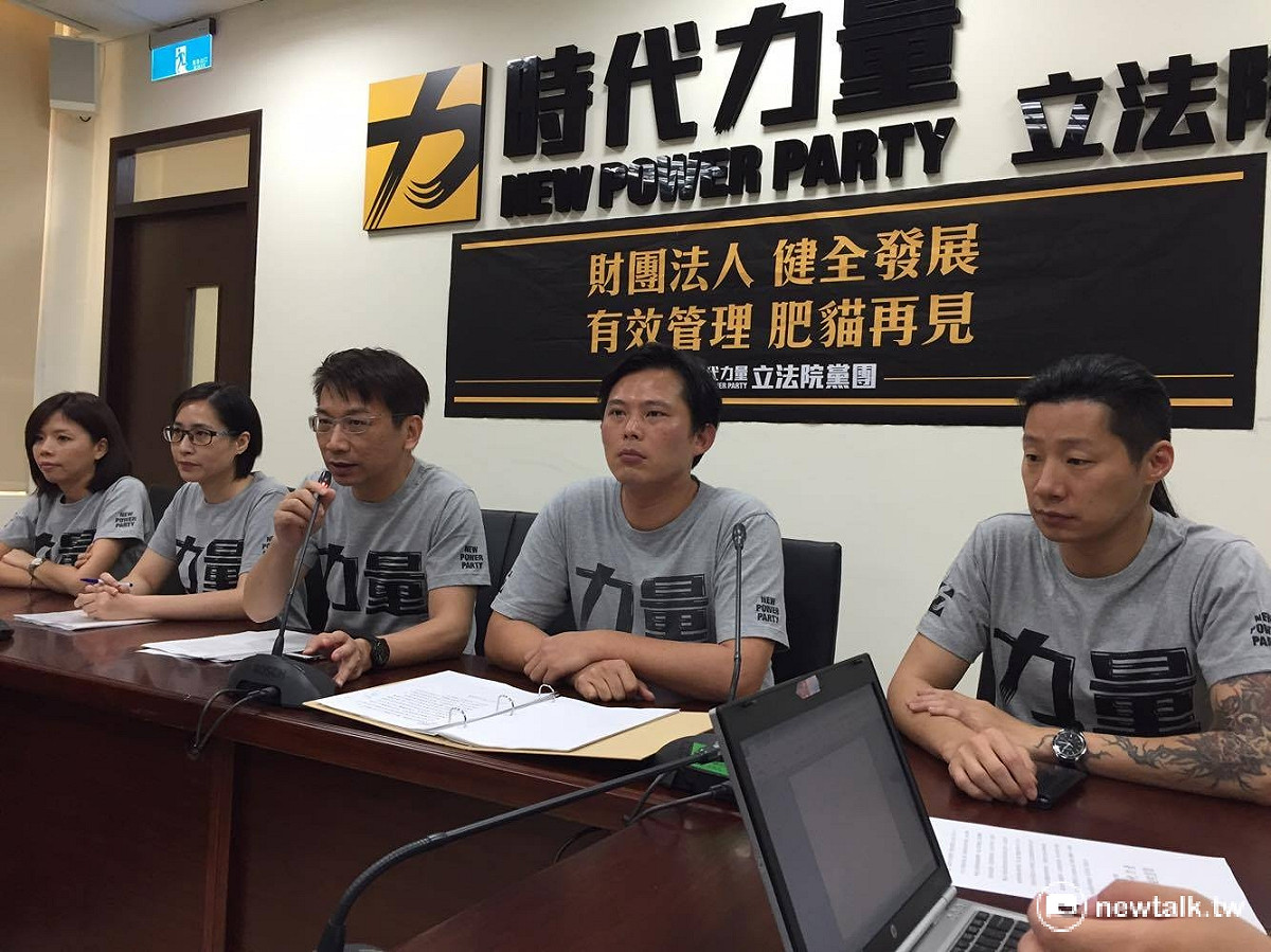 時代力量黨團31日召開記者會，針對國民黨霸佔主席台與率豬農抗議，時力立委黃國昌批評，「國民黨連議題輕重緩急都不會分」。 圖：鄭佑漢/攝