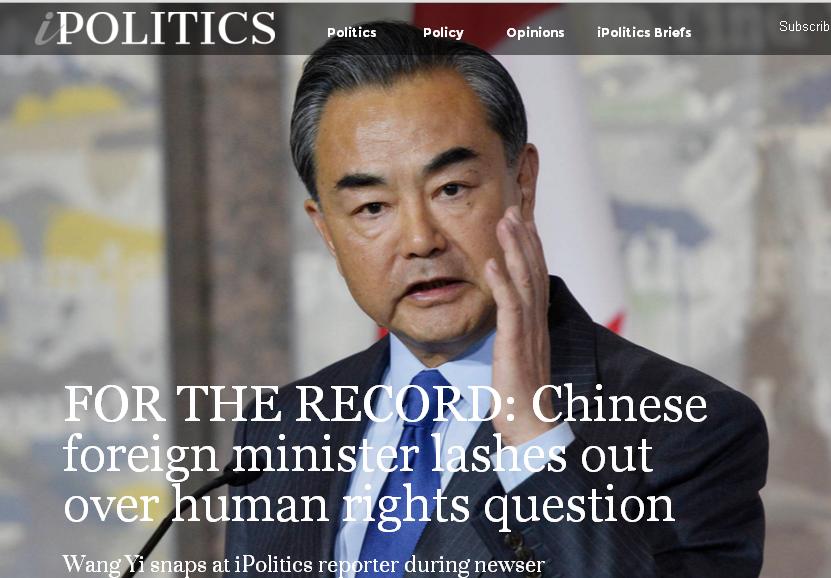 中國外長王毅面對加拿大「IPolitics」記者提問人權問題，以強硬態度指責該記者不了解狀況，沒資格發言。 圖：翻攝「IPolitics」網站