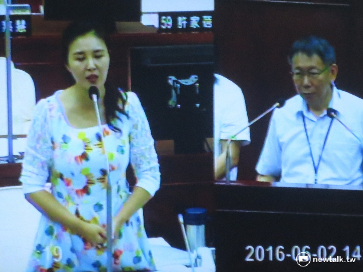 市議員王欣儀認為，大巨蛋若屆時走向訴訟一途又敗訴，賠償該由市長柯文哲自行負擔。 圖：呂佳峻/攝