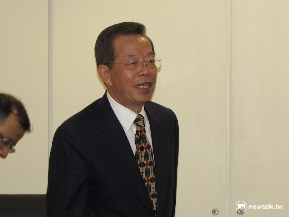 駐日本代表謝長廷4日與台灣媒體舉行茶敘，談到駐日的期許，他希望承接前人基礎，打造一個「不會再逆轉」的台日和好機制。 圖：邱珮文/攝