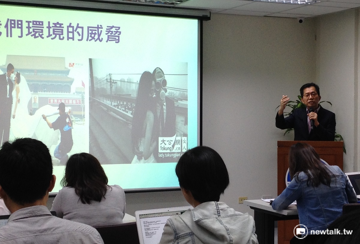 環保署長李應元(右)表示將於上任後1年通過環境資源部立法，環保團體期待他提出設立環資部的具體項目與期程。 圖：周富美/攝
