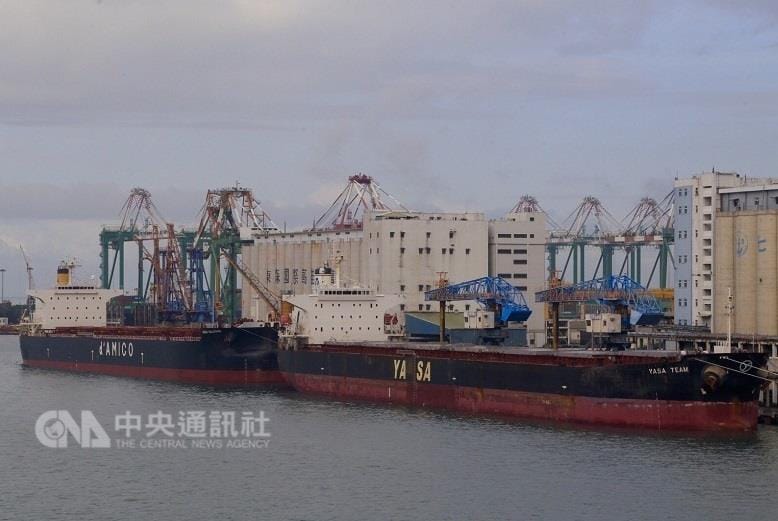 財政部7日公布5月出口 235.4億美元，年減9.6%，連續16個月負成長，持續改寫金融海嘯以來最長衰退紀錄。 圖：中央社資料照片