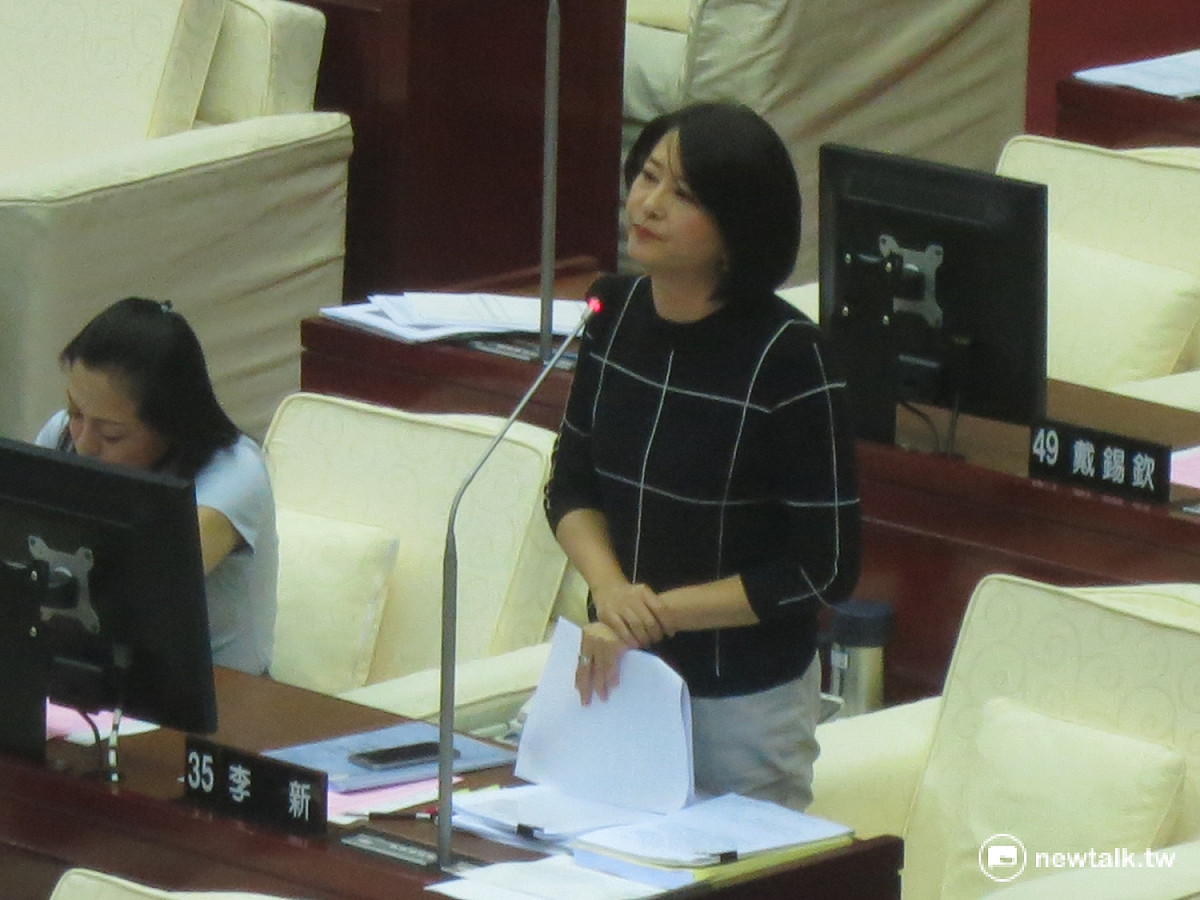 國民黨市議員王鴻薇表示，陳水扁現在是有案在身的受刑人，出席國際場合有違社會觀感。 圖：新頭殼資料照