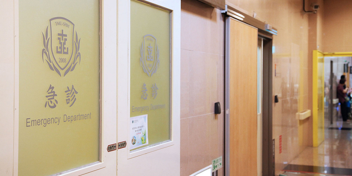 新北市雙和醫院爆有５位護理師染疫，急診區目前採分區消毒、量能降載。 圖：翻攝雙和醫院官網