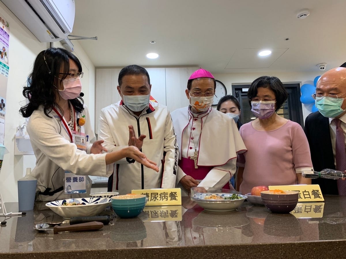 因為情勢嚴峻，更須要嚴肅面對，讓老人家在自己最熟悉的社區養老。 圖：新北市衛生局提供