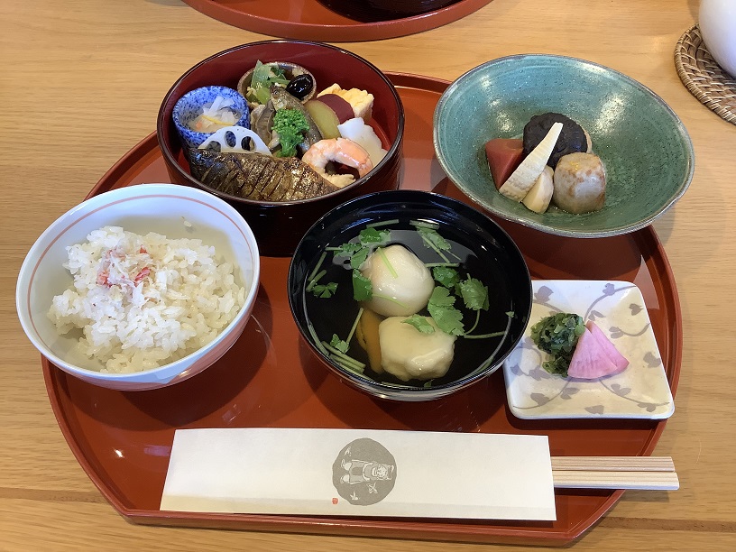 也登上米其林的鉢木的午餐價格合宜又細緻美味，也是坂東武士最愛的武家料理。 圖：劉黎兒/攝