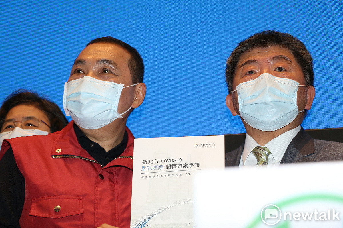 侯友宜和陳時中今早同場出席新北居家照護記者會，下午傳出與會媒體記者有人快篩陽性。 圖：林昀真 / 攝（資料照）