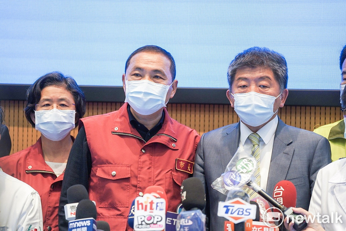 新北市府今早舉行記者會，衛生局證實同場採訪記者有１人PCR陽性確診。 圖：林昀真／攝