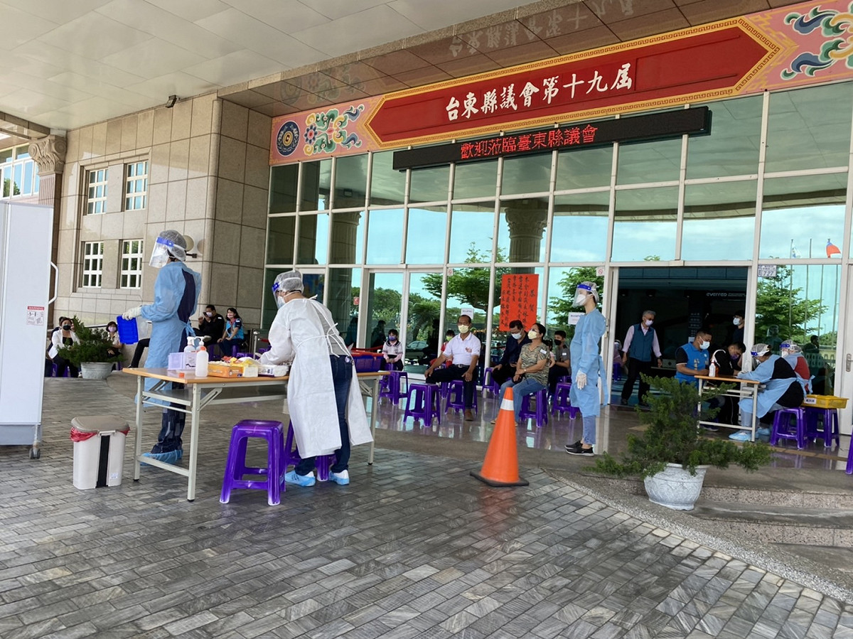 台東縣進香團燒進台東縣政府，縣議會緊急啟動快篩站。 圖：台東縣政府提供（資料照）