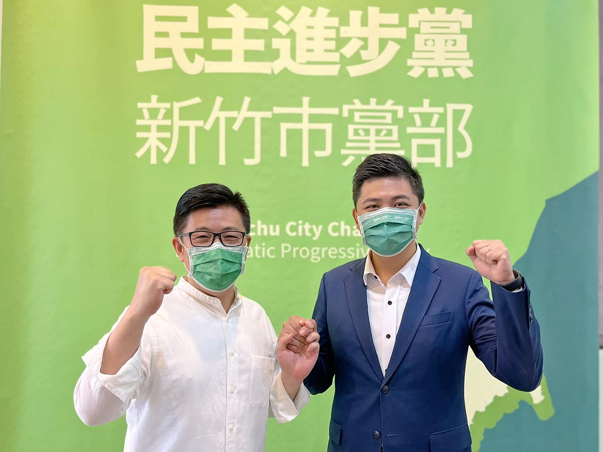 行政院顧問鄭宏輝宣布不參加民進黨新竹市黨部主委改選，禮讓現任主委陳建名繼續連任。 圖：擷取自鄭宏輝臉書