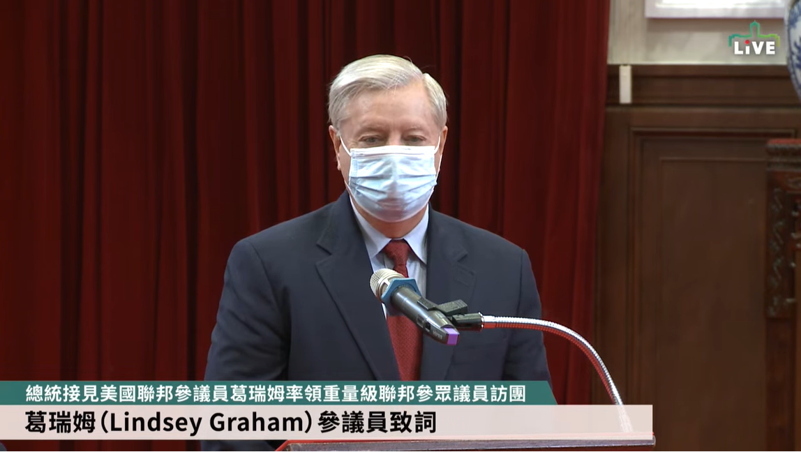 美國聯邦參議員葛瑞姆（Lindsey Graham）昨晚率聯邦跨黨派國會議員代表團抵台，訪團今（15）日上午到總統府拜會蔡英文總統。 圖：擷自直播畫面